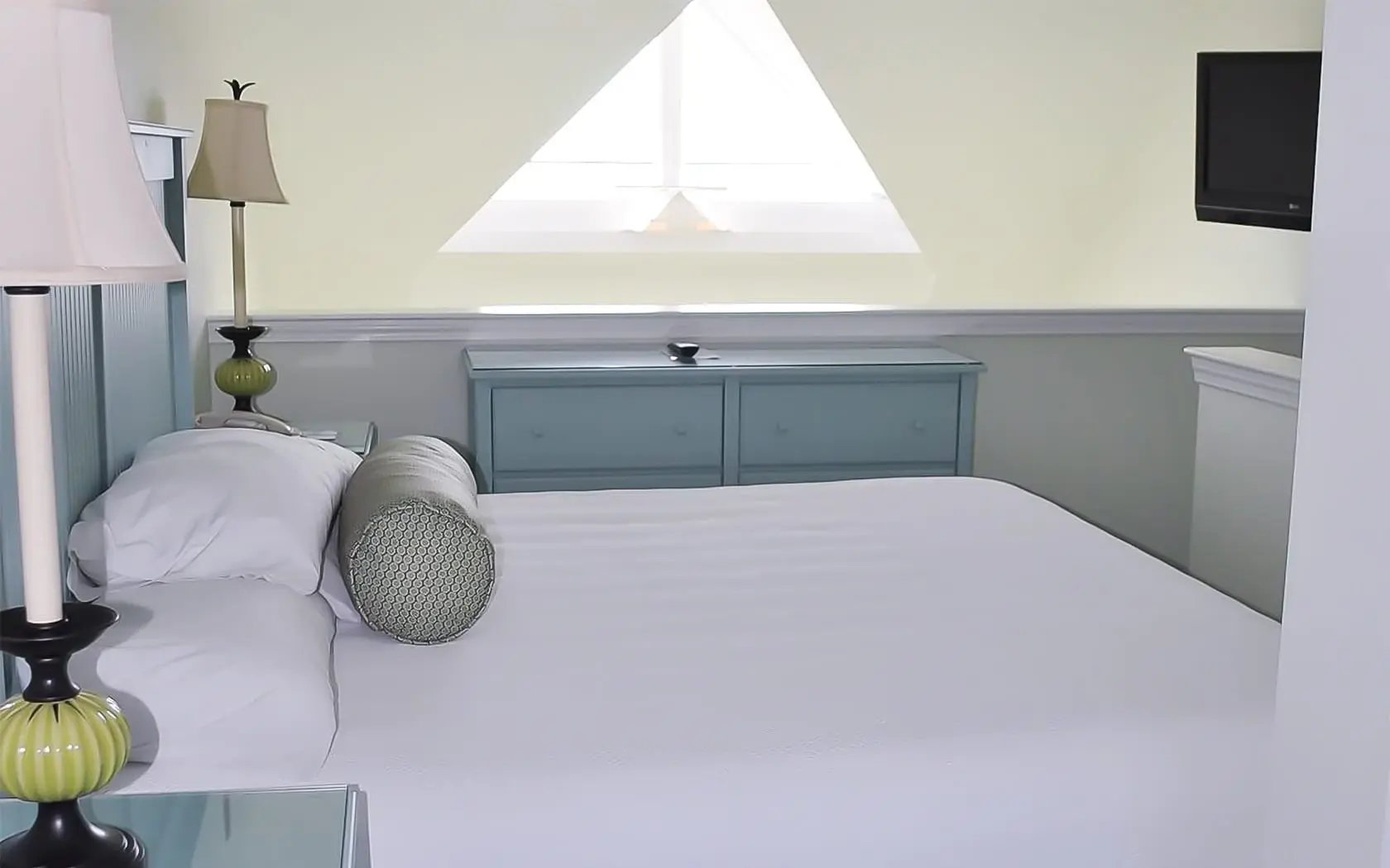 Loft Middle Room